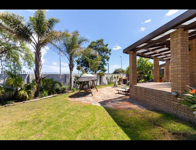 7 BEDROOM GUEST HOUSE FOR SALE IN PLATTEKLOOF